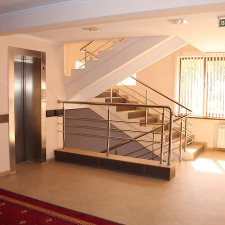 Hotel Kavkaz ミネラーリヌィエ・ヴォードィ エクステリア 写真